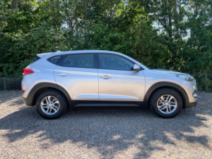 2016 Hyundai Tucson 1.7 Crdi Blue Drive S SUV 5dr Diesel Manual Euro 6 (s/s) (116 Ps) in Beige — image 5