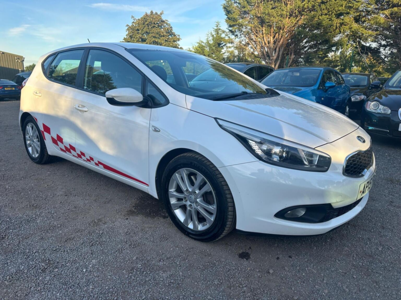 2015 Kia Ceed 1.4 Vr7 Euro 5 5dr in White — image 1