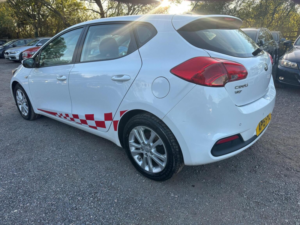 2015 Kia Ceed 1.4 Vr7 Euro 5 5dr in White — image 5