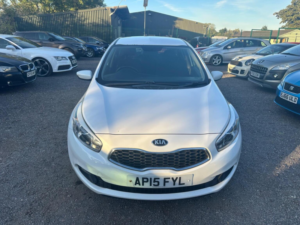 2015 Kia Ceed 1.4 Vr7 Euro 5 5dr in White — image 6