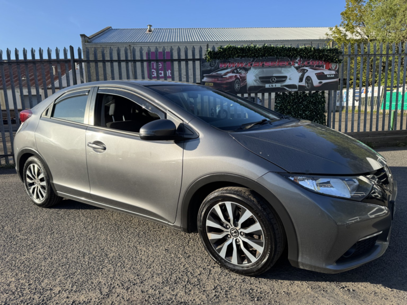 2014 Honda Civic 1.6 I-Dtec Se Plus in Grey — image 1