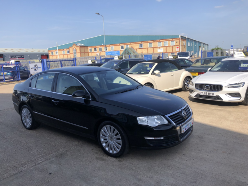 2009 Volkswagen Passat 2.0 Tdi Highline Plus in Black — image 1