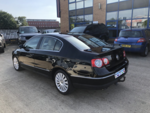 2009 Volkswagen Passat 2.0 Tdi Highline Plus in Black — image 4