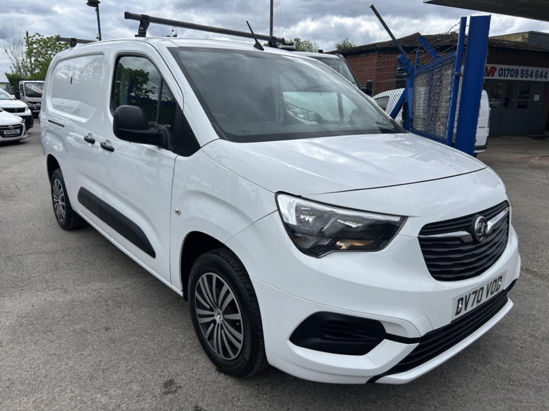 2020 Vauxhall Combo 1.5 Turbo D 2300 Sportive L2 H1 Lwb in White — image 1