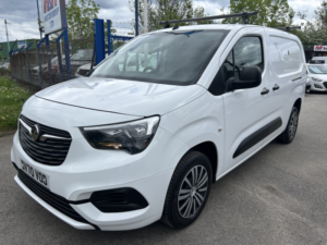 2020 Vauxhall Combo 1.5 Turbo D 2300 Sportive L2 H1 Lwb in White — image 2