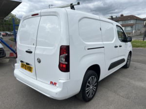 2020 Vauxhall Combo 1.5 Turbo D 2300 Sportive L2 H1 Lwb in White — image 4