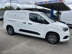2020 Vauxhall Combo 1.5 Turbo D 2300 Sportive L2 H1 Lwb in White — image 5
