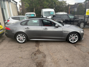2016 Jaguar Xf 2.0d R-Sport Saloon 4dr Diesel Auto AWD Euro 6 (s/s) (180 Ps) in Grey — image 2