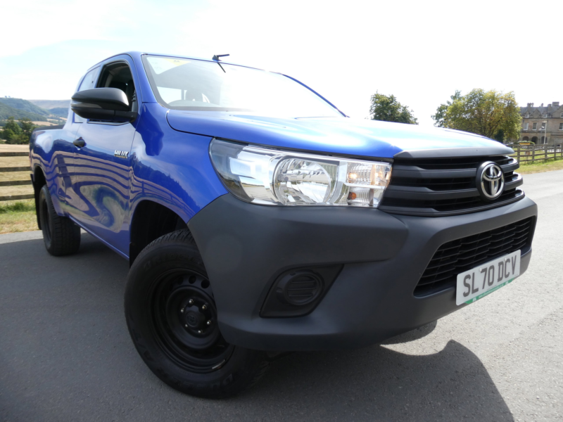 2020 Toyota Hilux 2.4 D-4d Active Extra Pickup Extended Cab 4dr Diesel Manual 4WD Euro 6 (s/s) (150 Ps) in Blue — image 1
