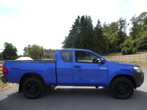 2020 Toyota Hilux 2.4 D-4d Active Extra Pickup Extended Cab 4dr Diesel Manual 4WD Euro 6 (s/s) (150 Ps) in Blue — image 2
