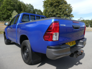 2020 Toyota Hilux 2.4 D-4d Active Extra Pickup Extended Cab 4dr Diesel Manual 4WD Euro 6 (s/s) (150 Ps) in Blue — image 5