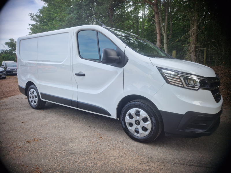 2024 Renault Trafic 2.0 Sl30 Blue Dci 130 Advance Panel Van My24 in White — image 1