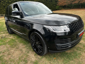 2019 Land Rover Range Rover 4.4 Sd V8 Autobiography in Black — image 3