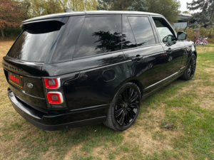 2019 Land Rover Range Rover 4.4 Sd V8 Autobiography in Black — image 4