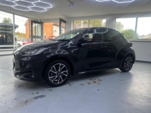 2022 Toyota Yaris 1.5 Vvt-H Design E-CVT Euro 6 (s/s) 5dr in Black — image 2