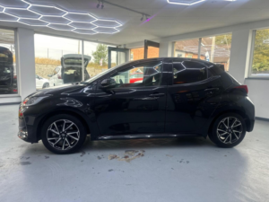 2022 Toyota Yaris 1.5 Vvt-H Design E-CVT Euro 6 (s/s) 5dr in Black — image 3