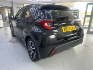 2022 Toyota Yaris 1.5 Vvt-H Design E-CVT Euro 6 (s/s) 5dr in Black — image 5