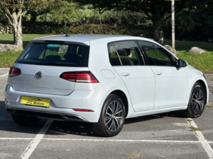 2018 Volkswagen Golf 1.6 Tdi Se [nav] 5dr Man, Diesel, Silver + Great Value Family Hatchback in Silver — image 3