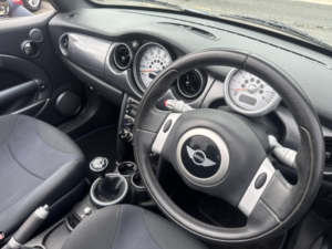 2007 MINI Convertible 1.6 Cooper Convertible in Red — image 3