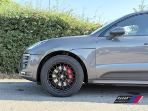 2017 Porsche Macan 3.0 T V6 Gts in Grey — image 5