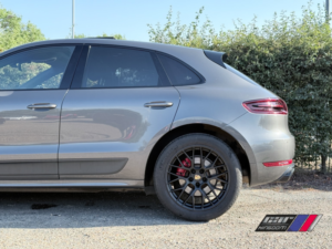 2017 Porsche Macan 3.0 T V6 Gts in Grey — image 6