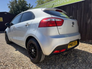 2015 Kia Rio 1.3 1 in Silver — image 4