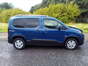 2020 Peugeot Rifter 1.5 Bluehdi Allure Horizon Re Automatic in Blue — image 4