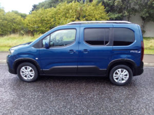 2020 Peugeot Rifter 1.5 Bluehdi Allure Horizon Re Automatic in Blue — image 5
