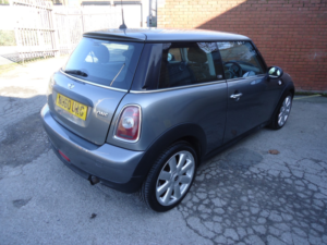 2010 MINI Hatch 1.6 One Graphite Hatch in Silver — image 6