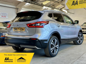 2018 Nissan Qashqai 1.2 Dig-T N-Connecta Xtron Euro 6 (s/s) 5dr in Silver — image 4