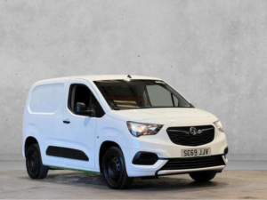 2020 Vauxhall Combo 1.6 Turbo D 2300 Sportive L1 H1 Euro 6 (s/s) 4dr in White — image 3