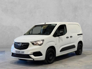 2020 Vauxhall Combo 1.6 Turbo D 2300 Sportive L1 H1 Euro 6 (s/s) 4dr in White — image 4