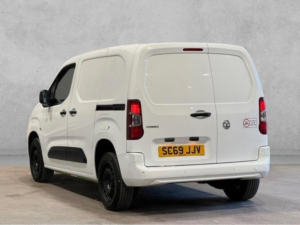 2020 Vauxhall Combo 1.6 Turbo D 2300 Sportive L1 H1 Euro 6 (s/s) 4dr in White — image 5