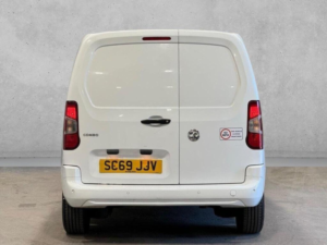2020 Vauxhall Combo 1.6 Turbo D 2300 Sportive L1 H1 Euro 6 (s/s) 4dr in White — image 6