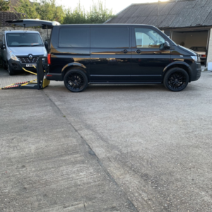 2021 Volkswagen Transporter 2.0 Tdi T32 Swb T6.1 in Black — image 5