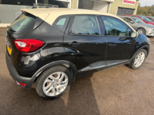 2015 Renault Captur 1.5 Dci Energy Dynamique Medianav SUV 5dr Diesel Manual Euro 5 (s/s) (90 Ps) in Black — image 6