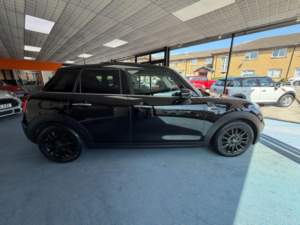 2020 MINI Hatch 1.5 Cooper Classic Euro 6 (s/s) 5dr in Black — image 2