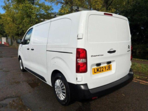 2022 Citroen Dispatch 1.5 Bluehdi 1000 Enterprise Pro M Fwd 2 Euro 6 (s/s) 6dr in White — image 5