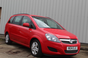 2014 Vauxhall Zafira 1.8 16v Exclusiv in Red — image 2