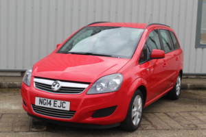 2014 Vauxhall Zafira 1.8 16v Exclusiv in Red — image 3
