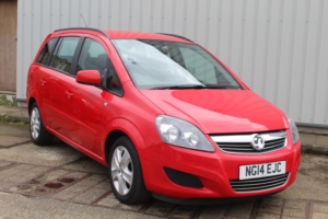 2014 Vauxhall Zafira 1.8 16v Exclusiv in Red — image 4