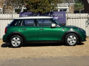 2021 MINI Hatch 1.5 Cooper Classic Hatchback 5dr Petrol Manual Euro 6 (s/s) (136 Ps) in Green — image 4