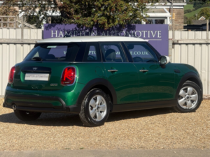 2021 MINI Hatch 1.5 Cooper Classic Hatchback 5dr Petrol Manual Euro 6 (s/s) (136 Ps) in Green — image 5