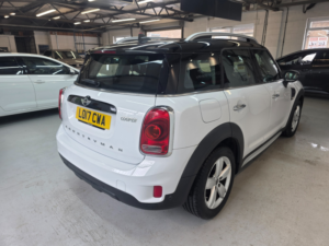 2017 MINI Countryman 1.5 Cooper SUV 5dr Petrol Manual Euro 6 (s/s) (136 Ps) in White — image 5