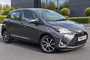 2019 Toyota Yaris 1.5 Vvt-I Icon Tech Euro 6 5dr in Grey — image 4