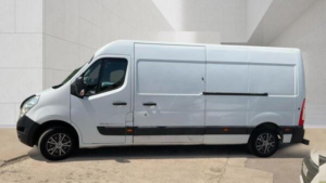 2017 Renault Master 2.3 Dci Energy 35 Business Fwd Lwb Medium Roof Euro 5 (s/s) 5dr in White — image 4
