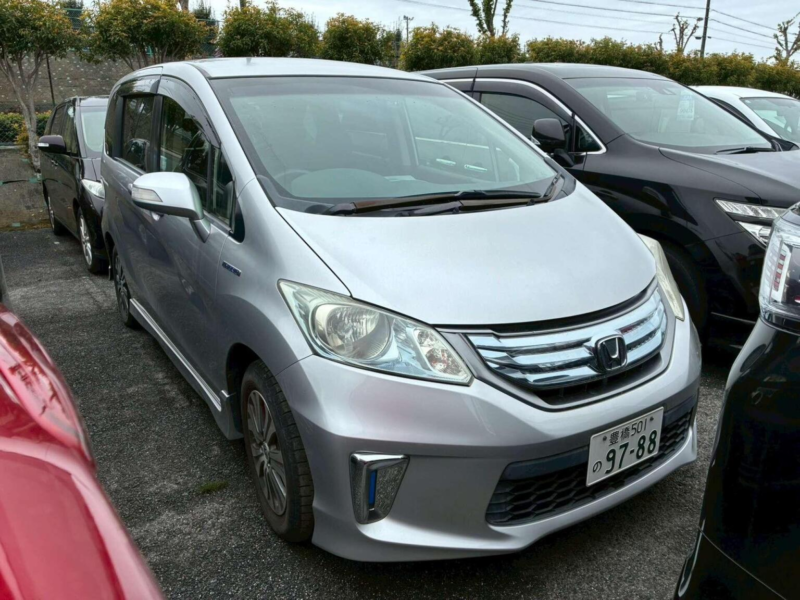 2014 Honda Freed 1.5 Just Selection+ Hybrid 5dr 6 Seats in Silver — image 1