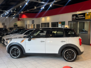 2013 MINI Countryman 1.6 Cooper D All4 Countryman in White — image 6