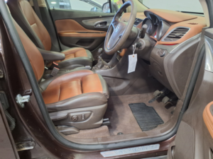 2013 Vauxhall Mokka 1.6 Se SUV 5dr Petrol Manual 2WD Euro 5 (s/s) (115 Ps) in Brown — image 4