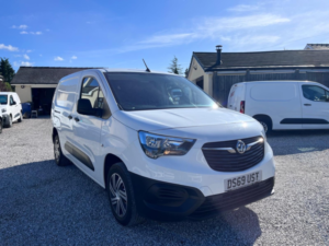 2019 Vauxhall Combo 1.5 Turbo D 2300 Edition in White — image 2